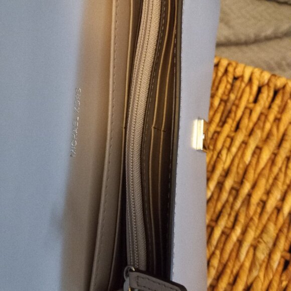 Michael Kors Leather wallet in gray - Picture 2 of 4